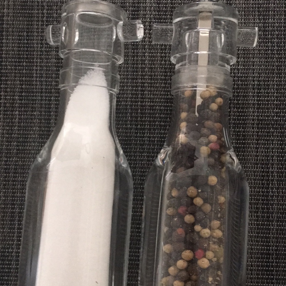 Salt pepper shaker